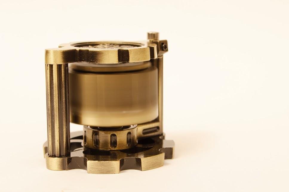 Ancient Brass Bullet Dice Set with Revolver Case Metal D&D Dice Spinning Hex Chamber RPG Dice Gift Fidget Toy Steampunk Gifts Collectable