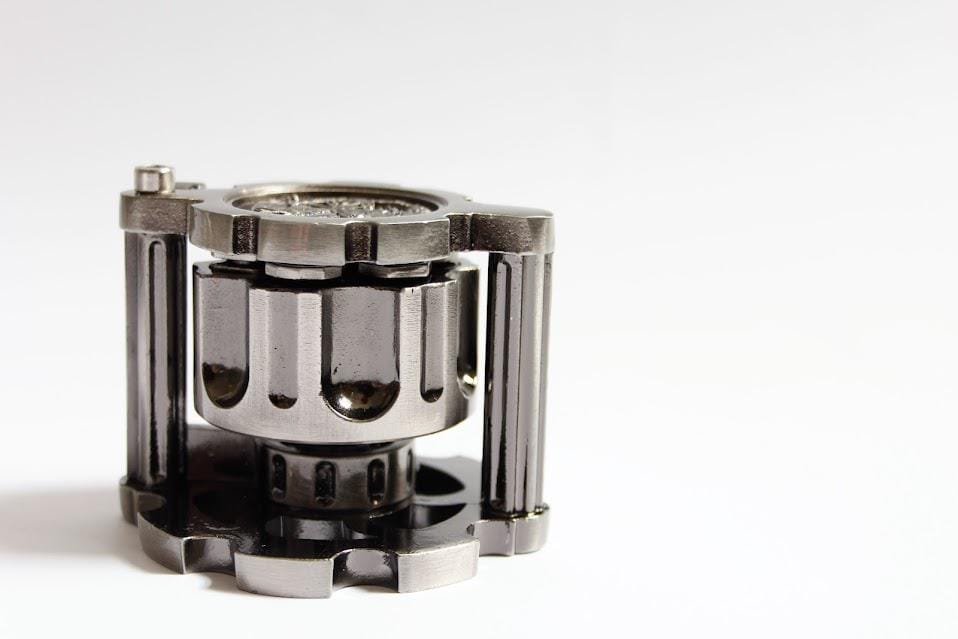 Silver Brass Bullet Dice Set with Revolver Case Metal D&D Dice Spinning Hex Chamber RPG Dice Gift Fidget Toy Steampunk Gifts Collectable